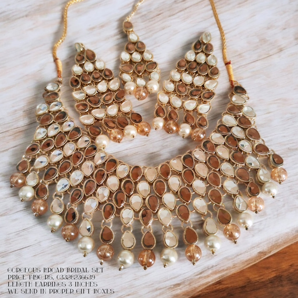 Beautiful broad Kundan Necklace set
