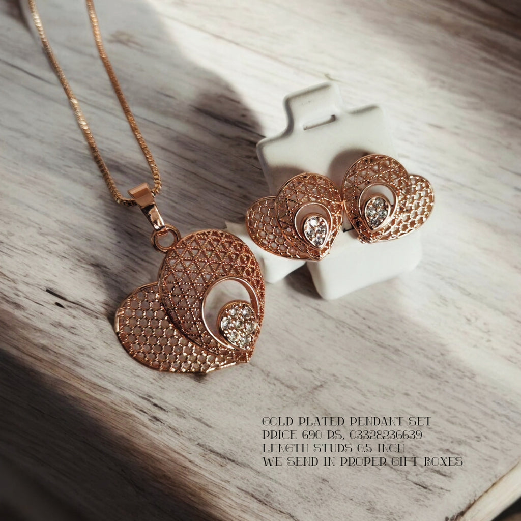 Gold plated beautiful pendant set