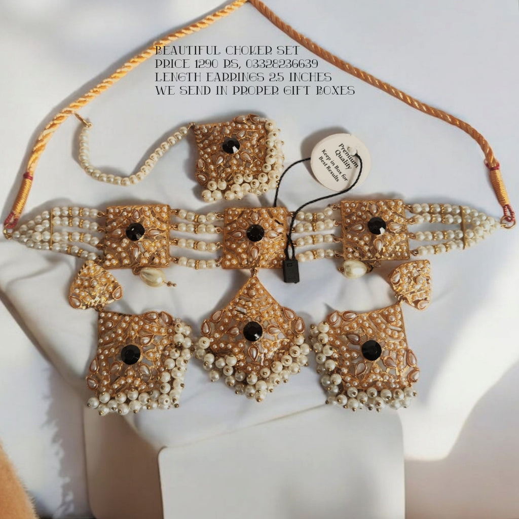 Beautiful choker set