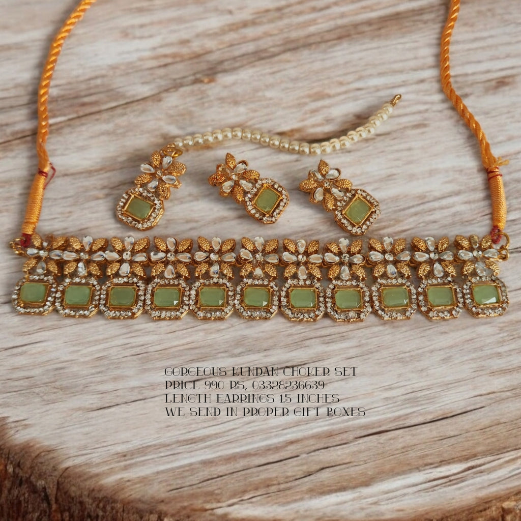 Beautiful Kundan choker set