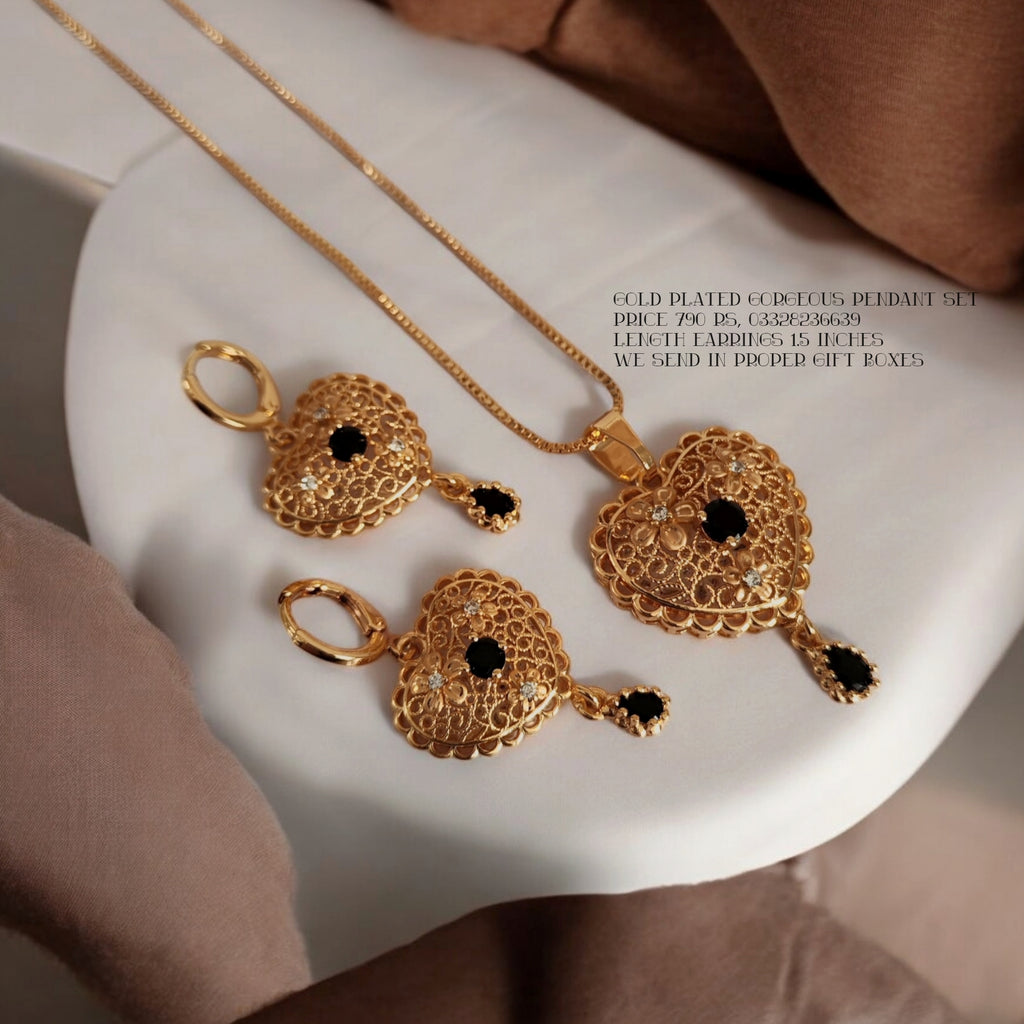 Gold plated gorgeous pendant set
