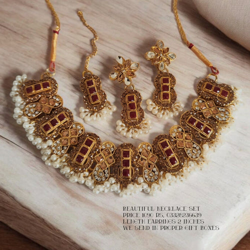 Gorgeous, adjustable Necklace set