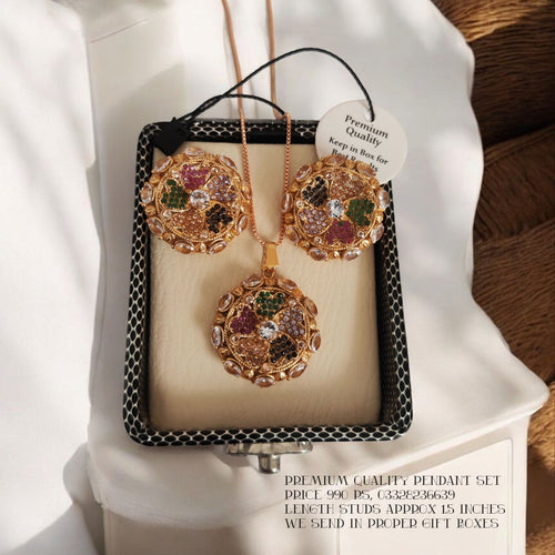 Real stones studded pendant set