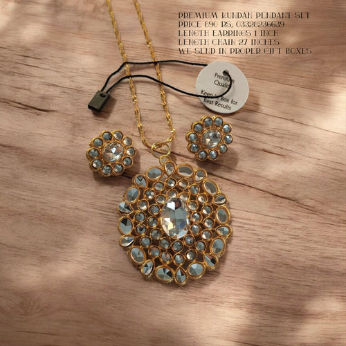Beautiful pendant set with gold plated chain