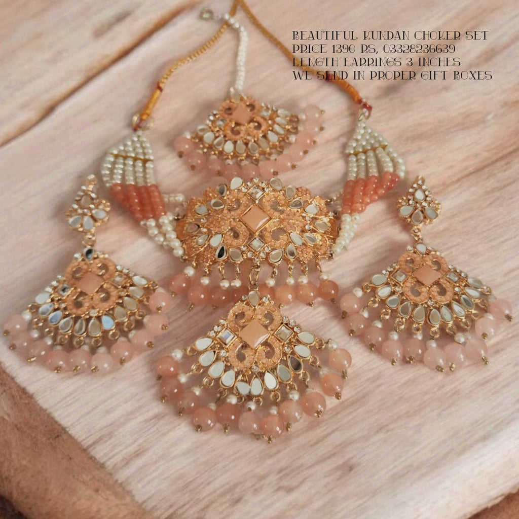 Gorgeous choker set