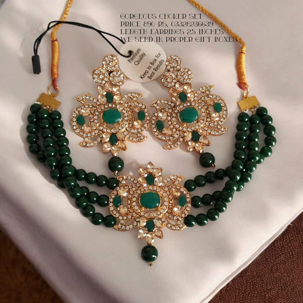 Beautiful Kundan choker set