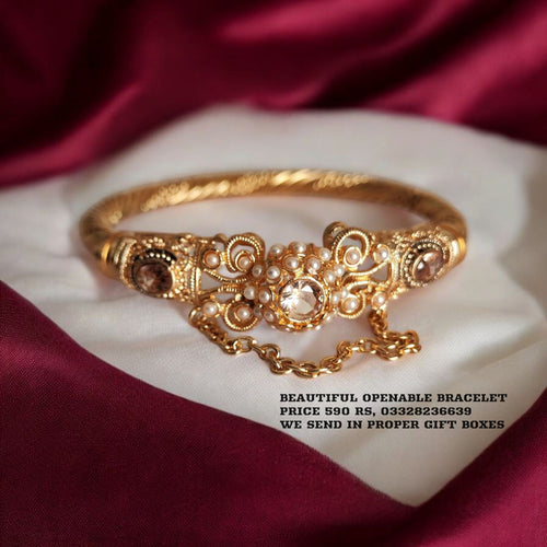 Beautiful, Premium openable Kara bracelet