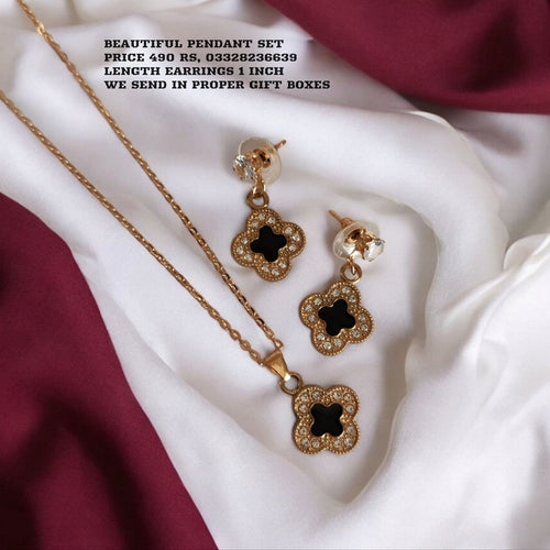 Beautiful Clover Pendant set