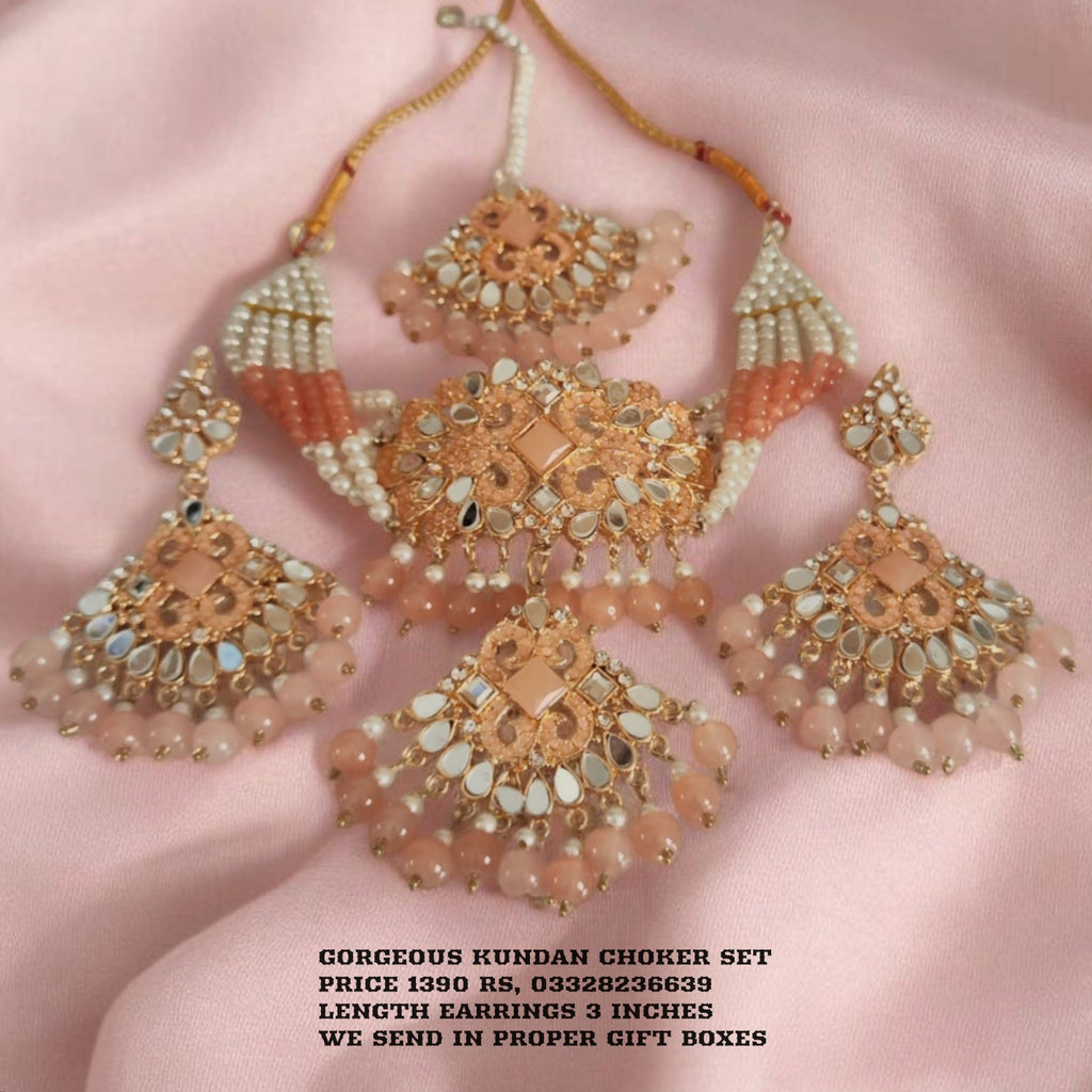 Gorgeous choker set