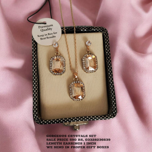 Beautiful Crystals Pendant set
