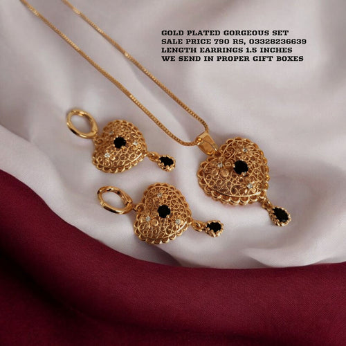 Gold plated gorgeous pendant set