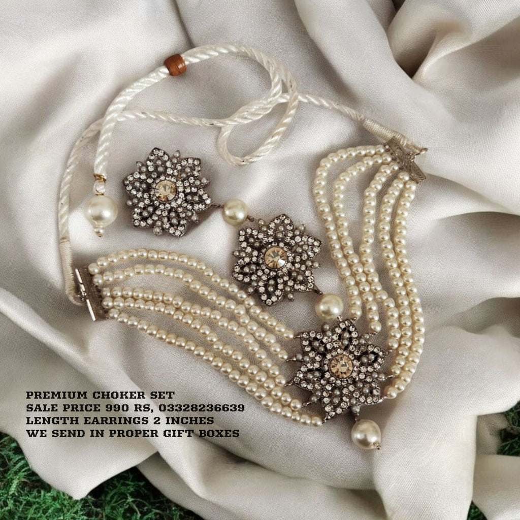 Beautiful Crystals Choker set