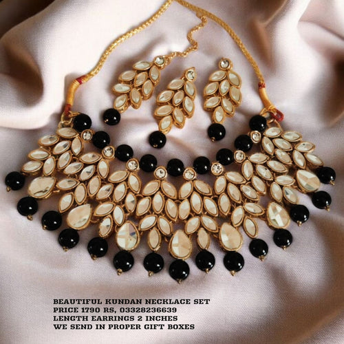 Gorgeous broad kundan set