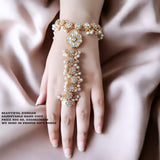 Beautiful adjustable Hand Cuff