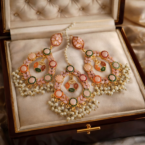 Premium Nauratan Bindiya and Earrings set.