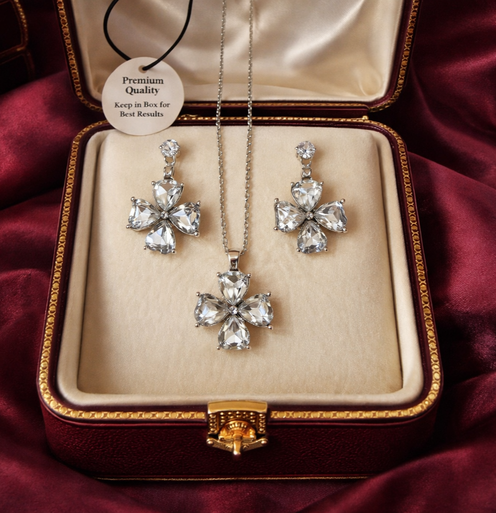 Crystals studded beautiful pendant set