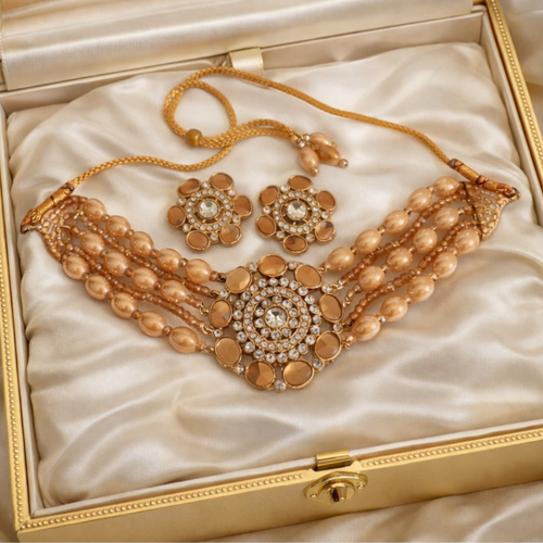 Beautiful Kundan studded choker set