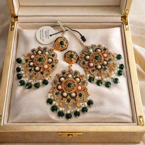 Beautiful Bindiya and Earrings set