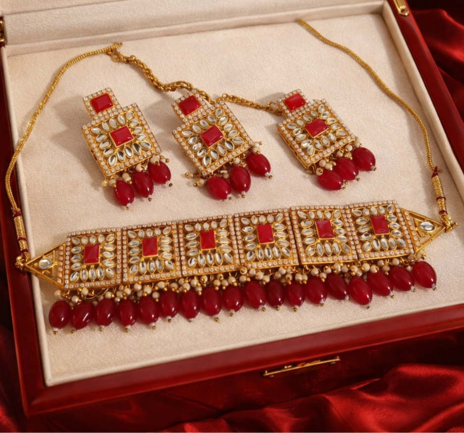 Beautiful Kundan Studded choker set