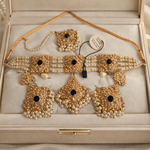 Beautiful choker set