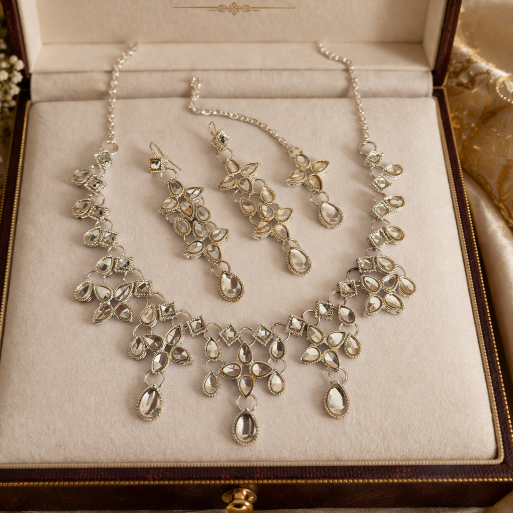 Beautiful kundan necklace set