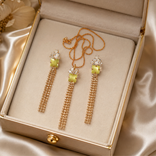 Beautiful pendant set