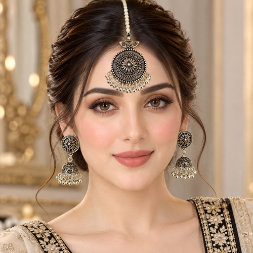 Beautiful Earrings and Bindiya Pack