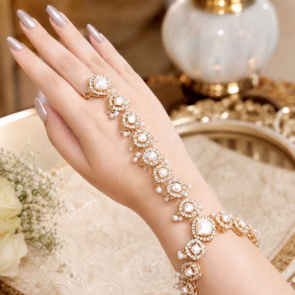 Beautiful adjustable Hand Cuff